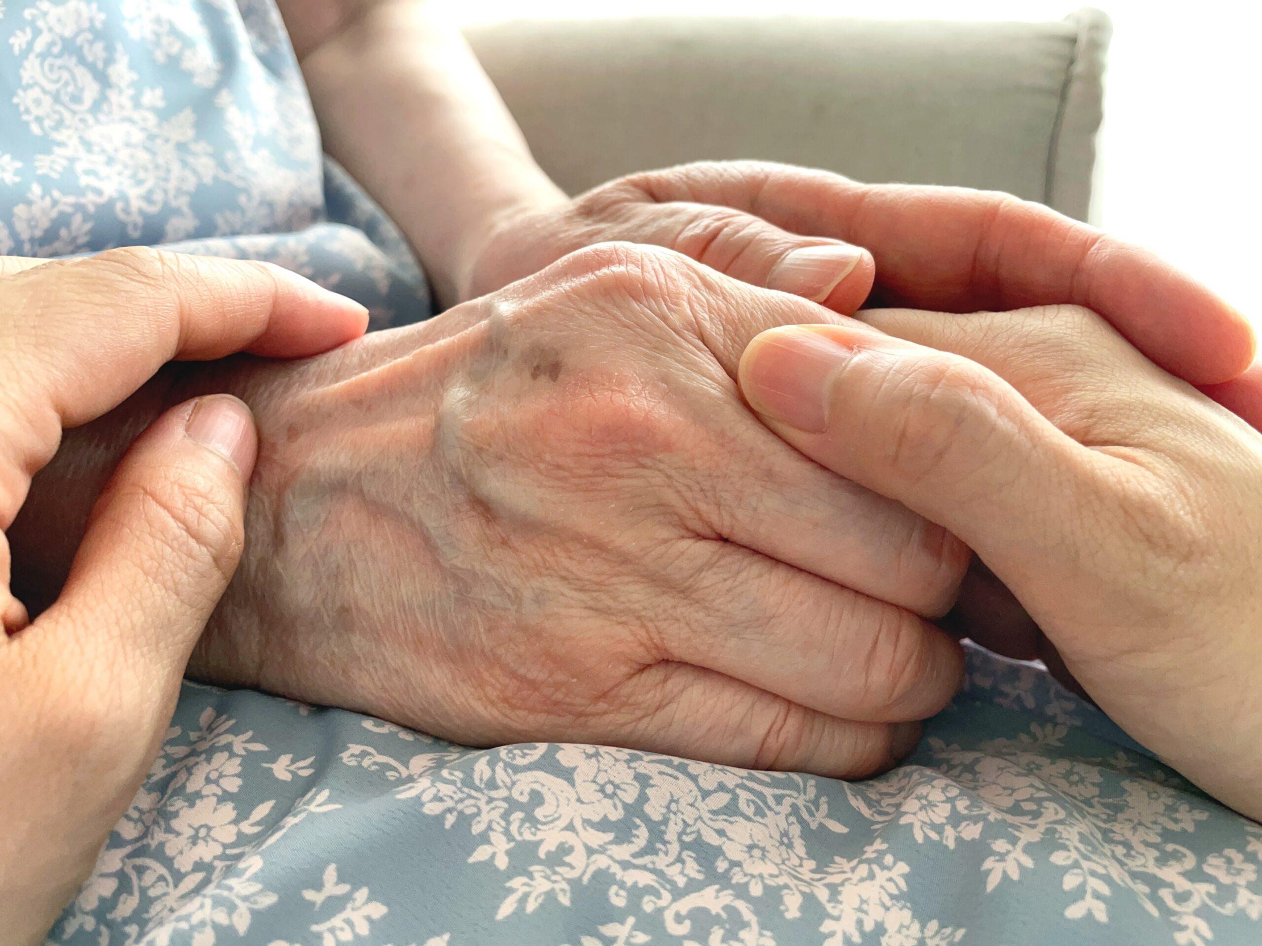 孤独死が生む空き家リスクと、地域が担う予防の役割page-visual 孤独死が生む空き家リスクと、地域が担う予防の役割ビジュアル